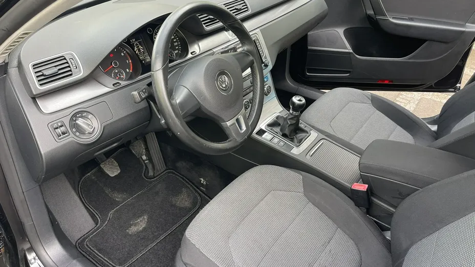 VOLKSWAGEN Passat -