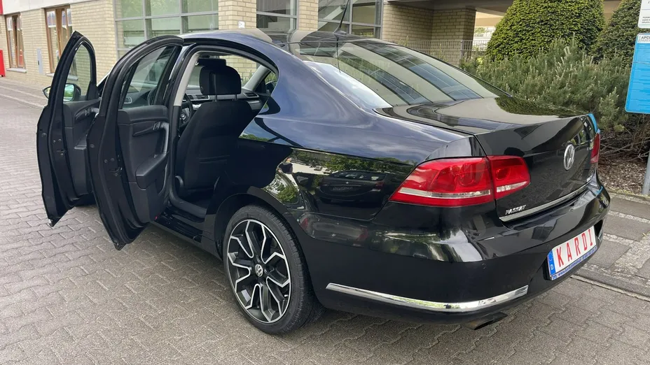 VOLKSWAGEN Passat -