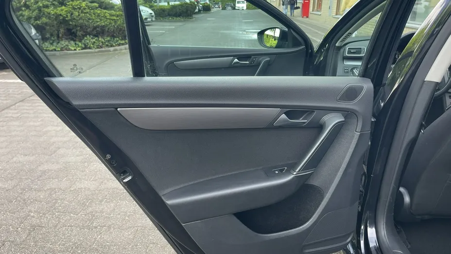 VOLKSWAGEN Passat -
