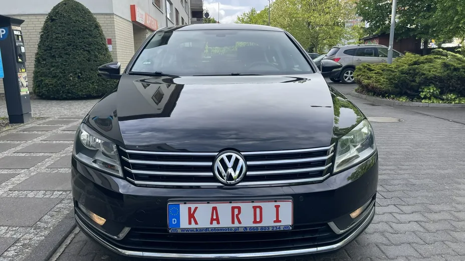 VOLKSWAGEN Passat -