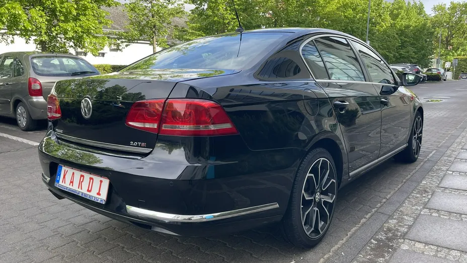VOLKSWAGEN Passat -