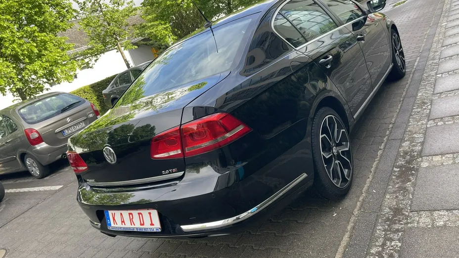 VOLKSWAGEN Passat -