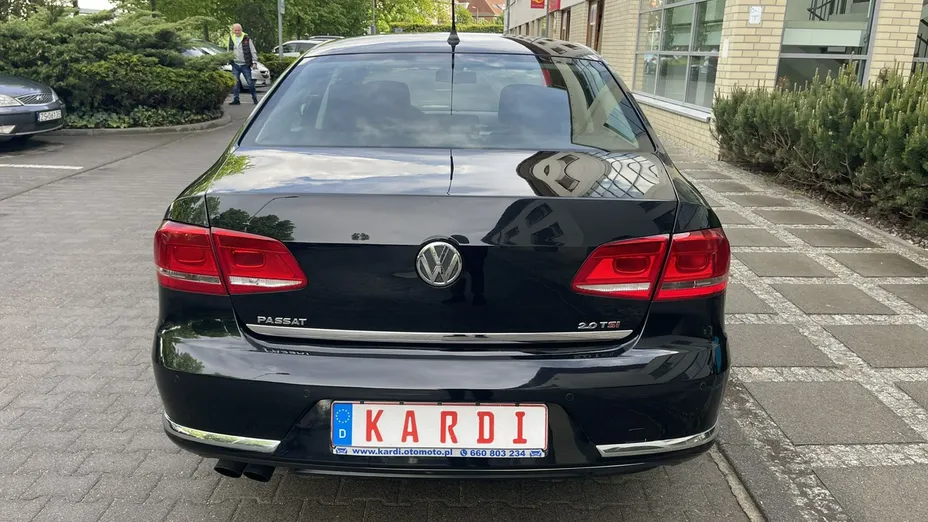 VOLKSWAGEN Passat -