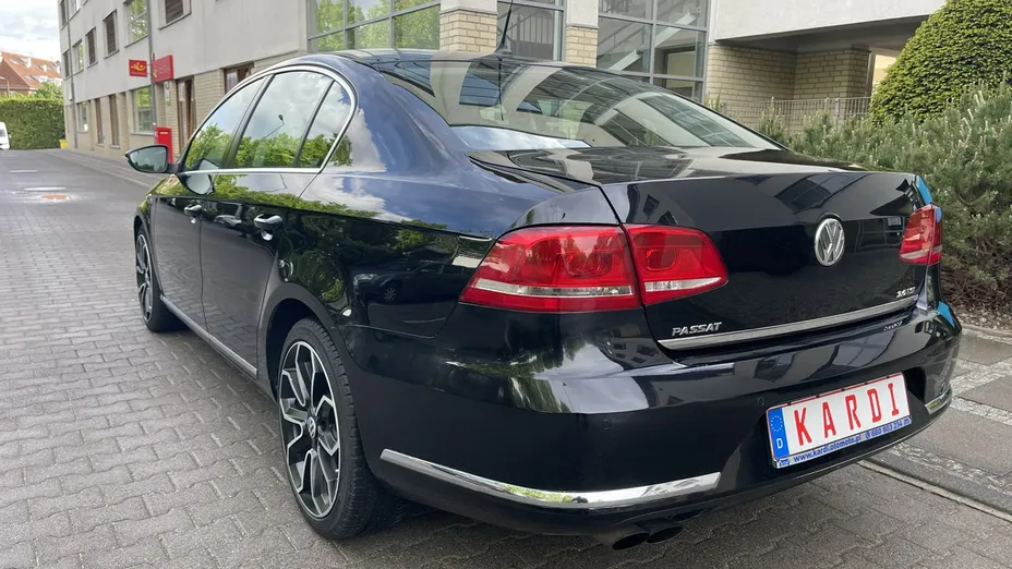 VOLKSWAGEN Passat -