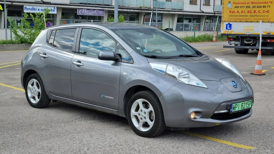 NISSAN Leaf -