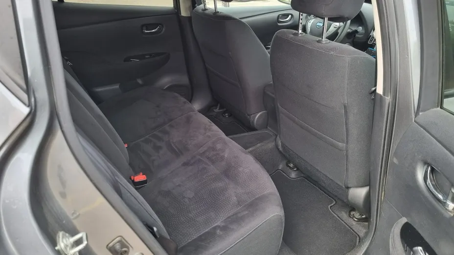 NISSAN Leaf -