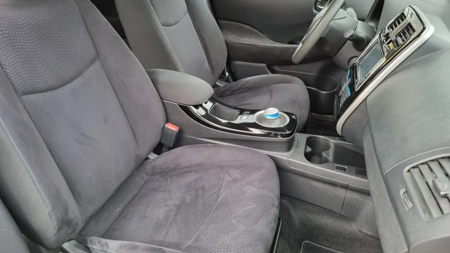 NISSAN Leaf -