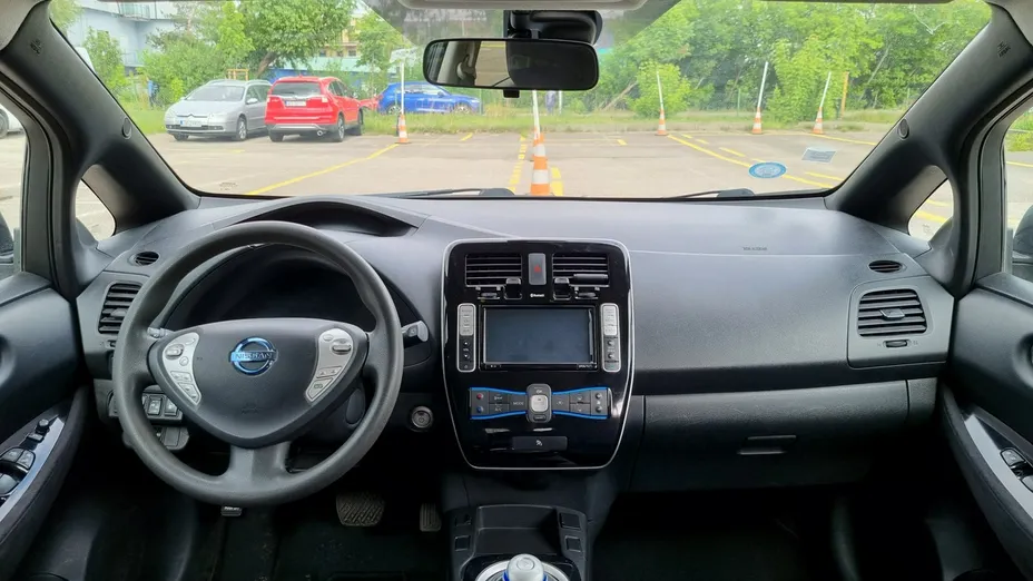 NISSAN Leaf -