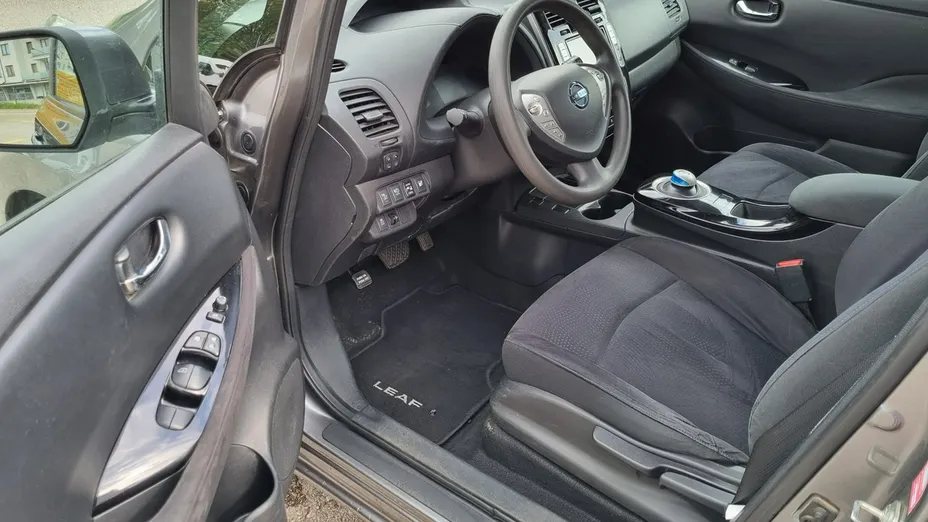 NISSAN Leaf -