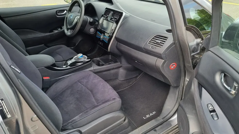 NISSAN Leaf -