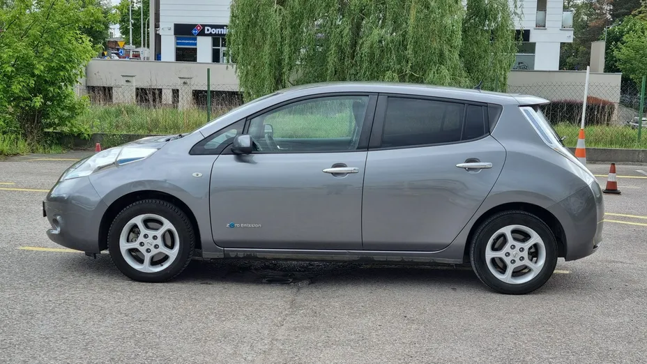NISSAN Leaf -