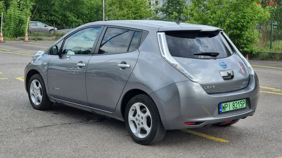 NISSAN Leaf -