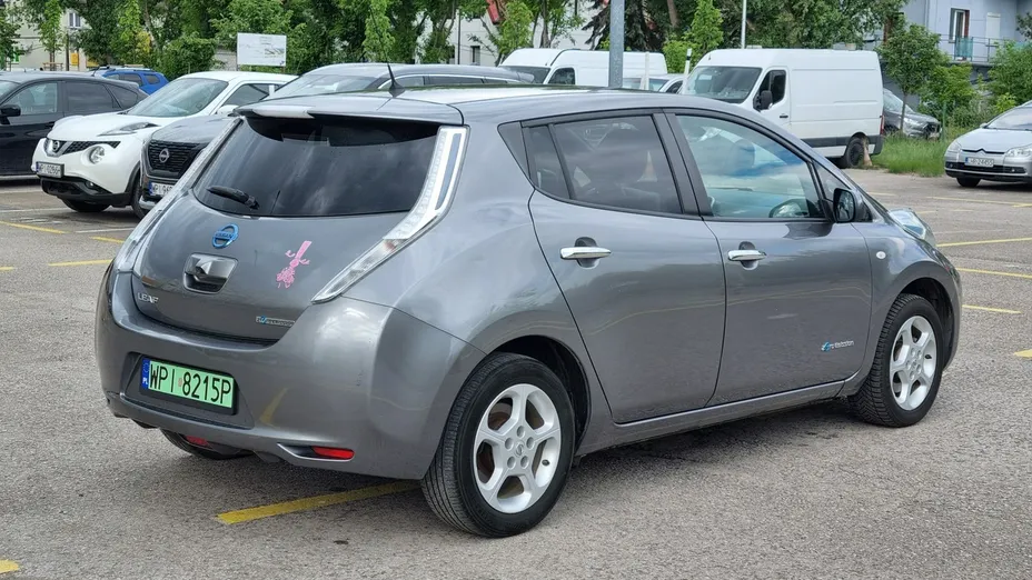 NISSAN Leaf -