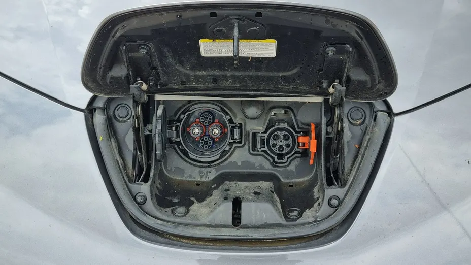 NISSAN Leaf -