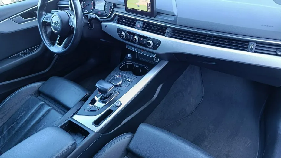 AUDI A4 -