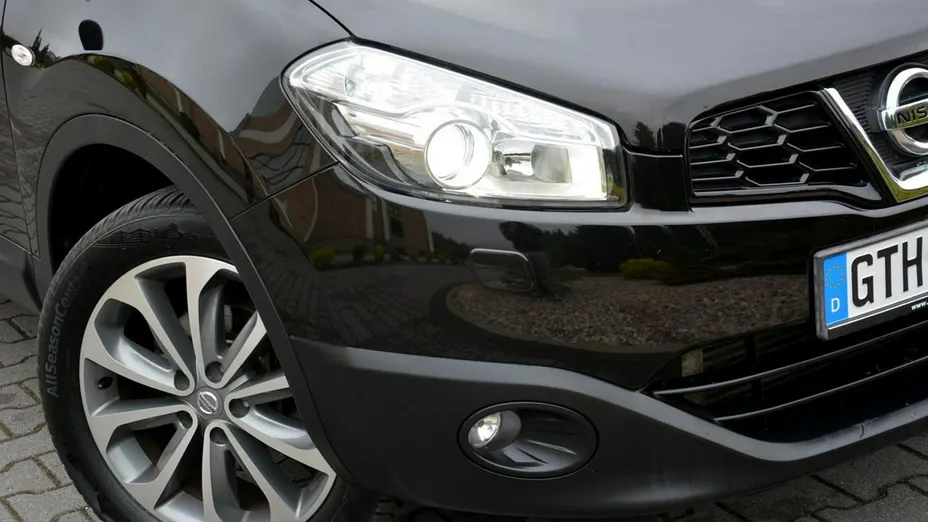NISSAN Qashqai -