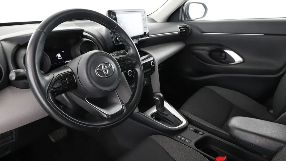 TOYOTA Yaris Cross -