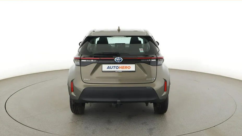 TOYOTA Yaris Cross -