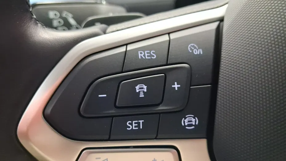 VOLKSWAGEN T-ROC -