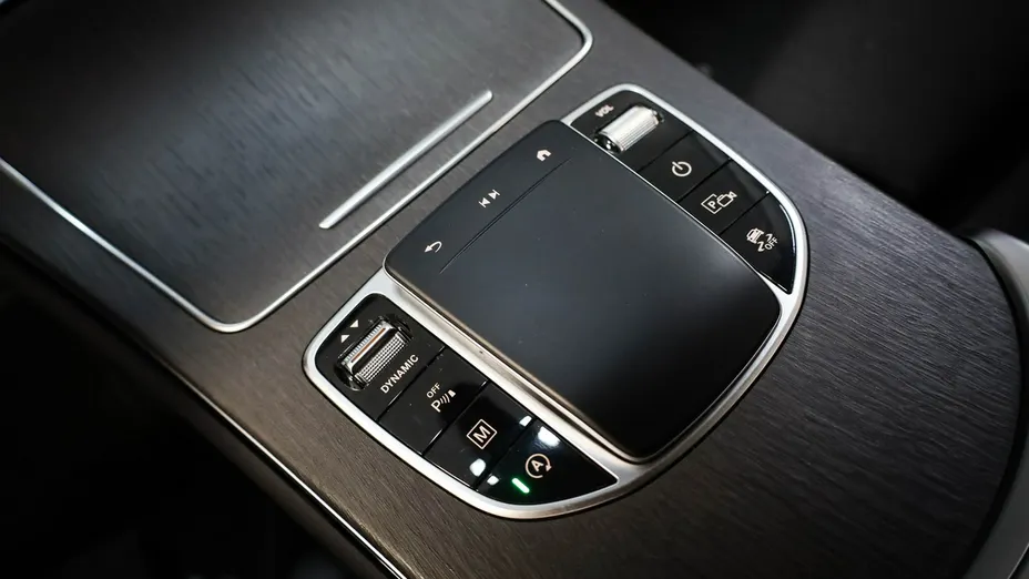 MERCEDES-BENZ GLC -