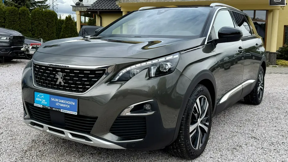 PEUGEOT 5008 -