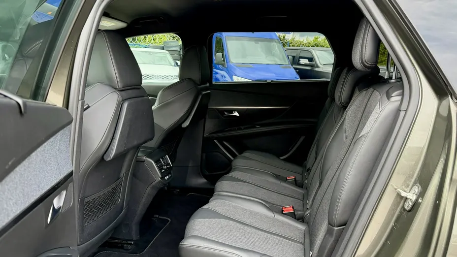 PEUGEOT 5008 -