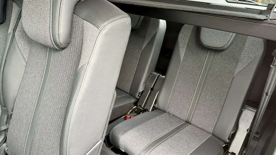 PEUGEOT 5008 -