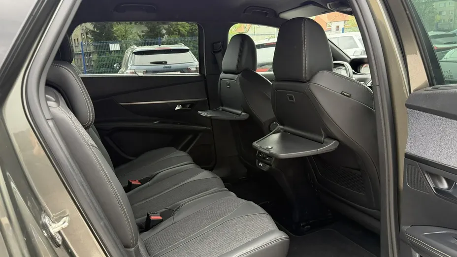 PEUGEOT 5008 -