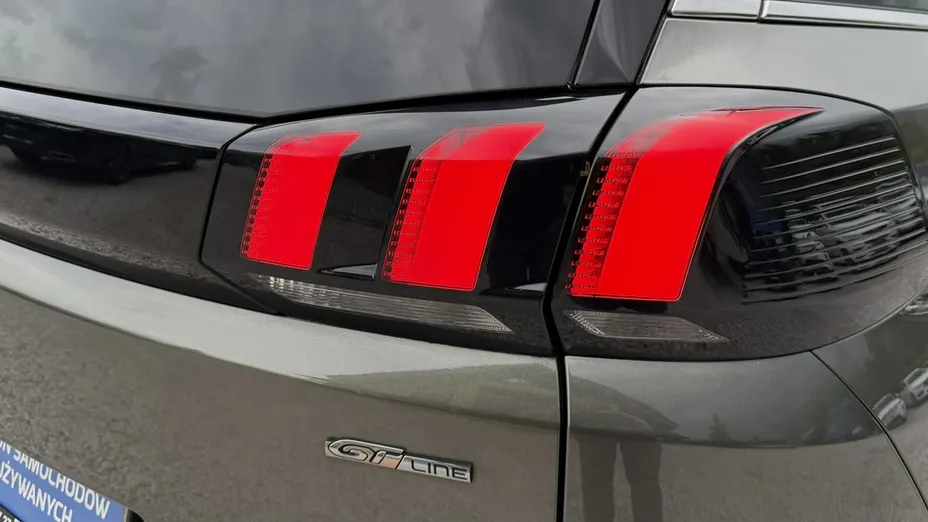 PEUGEOT 5008 -