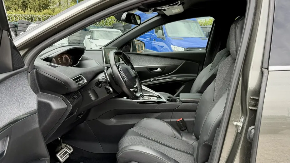 PEUGEOT 5008 -