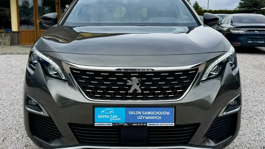 PEUGEOT 5008 -