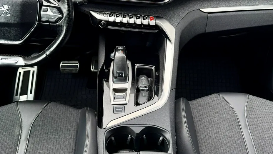 PEUGEOT 5008 -