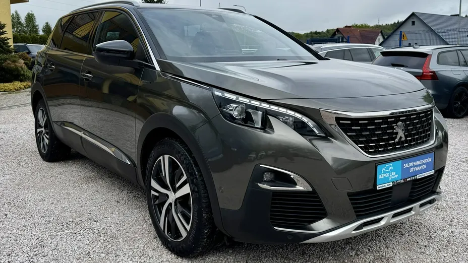 PEUGEOT 5008 -