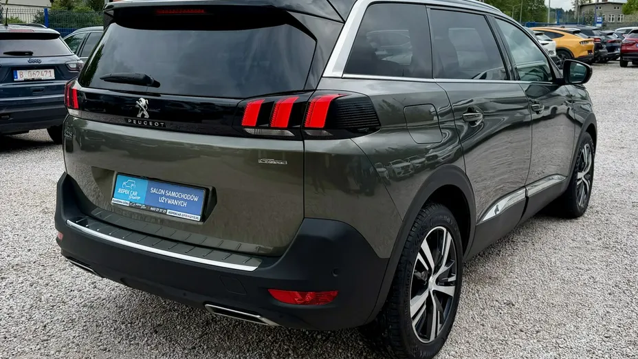 PEUGEOT 5008 -