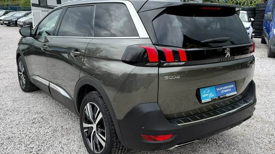 PEUGEOT 5008 -