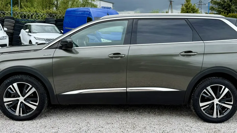 PEUGEOT 5008 -