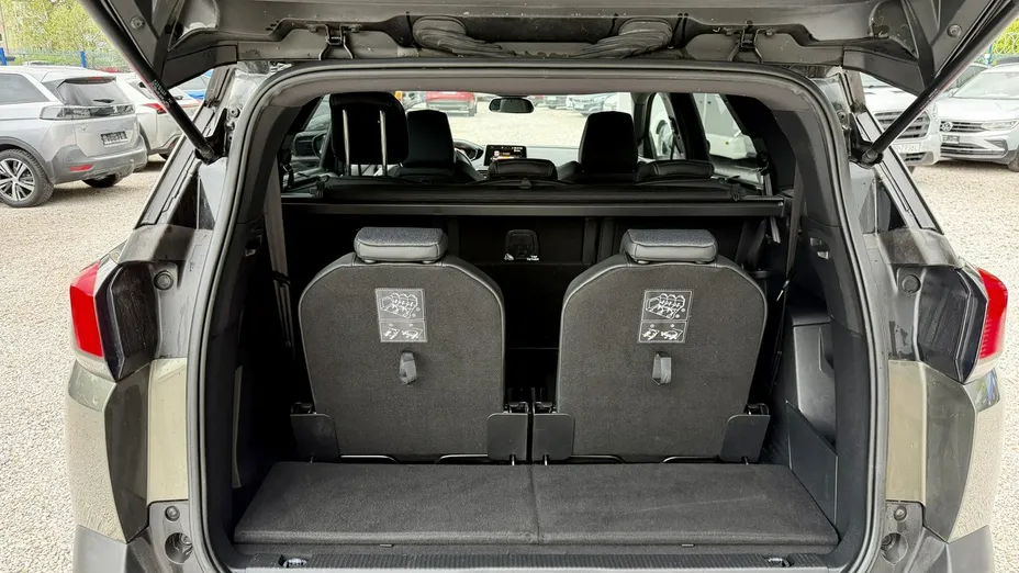 PEUGEOT 5008 -