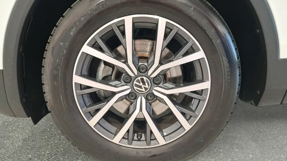 VOLKSWAGEN Tiguan -