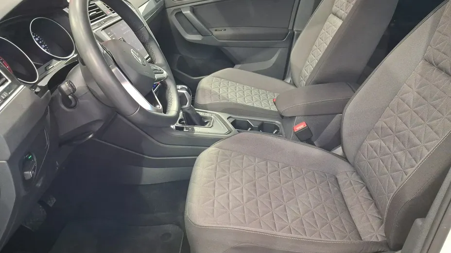 VOLKSWAGEN Tiguan -