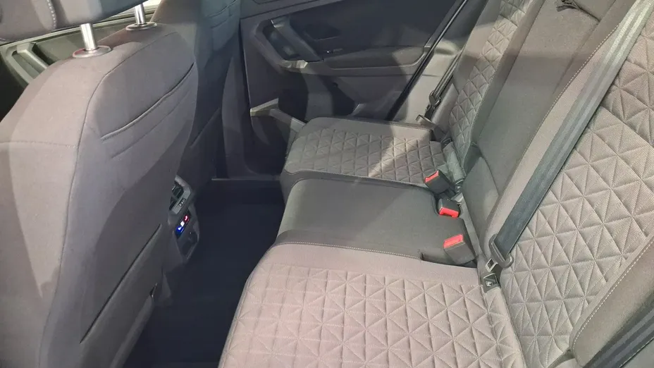 VOLKSWAGEN Tiguan -