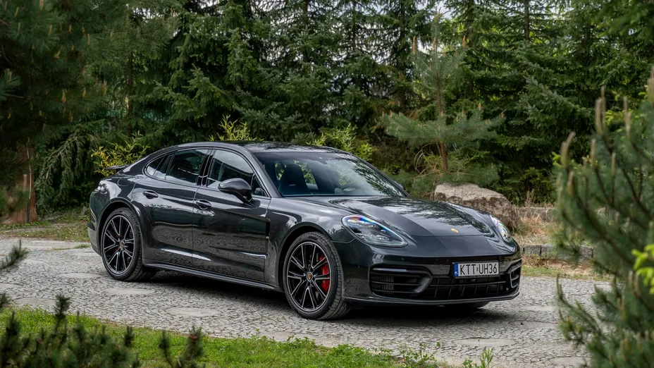PORSCHE Panamera -