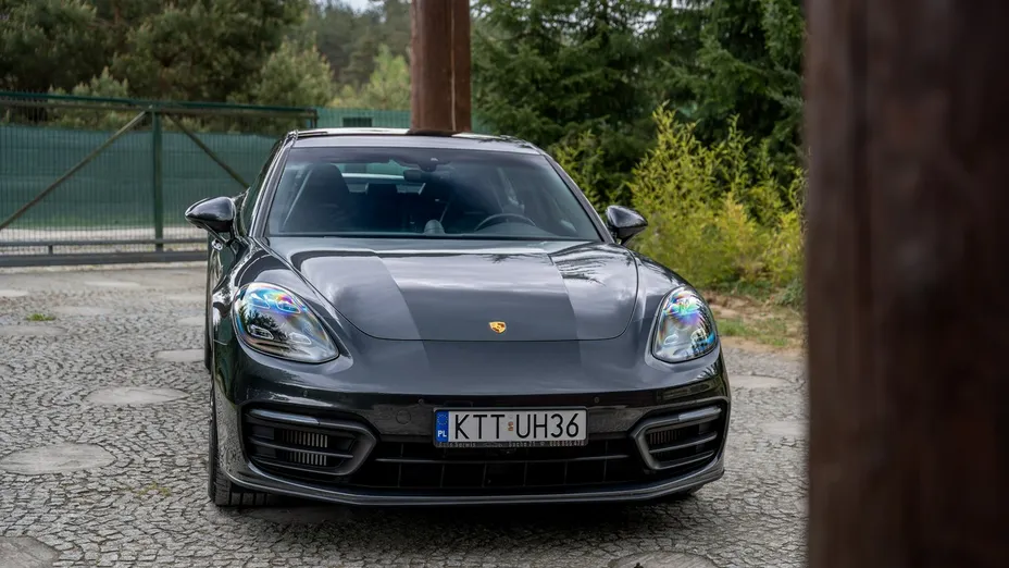 PORSCHE Panamera -