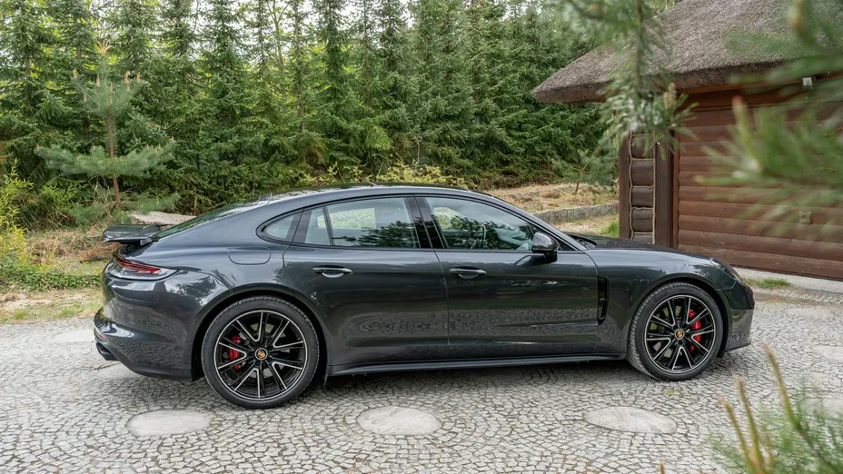 PORSCHE Panamera -