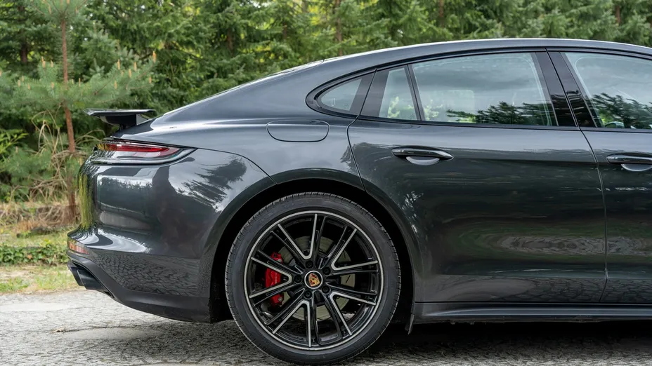 PORSCHE Panamera -