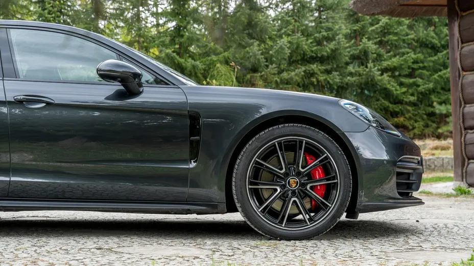 PORSCHE Panamera -