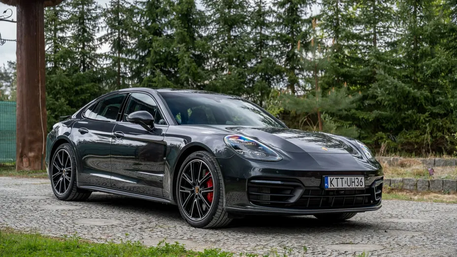 PORSCHE Panamera -