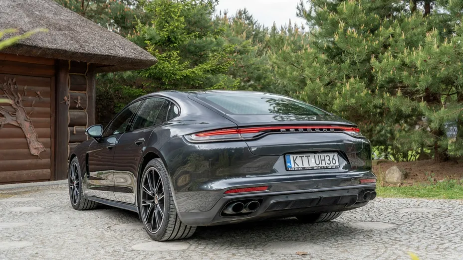 PORSCHE Panamera -