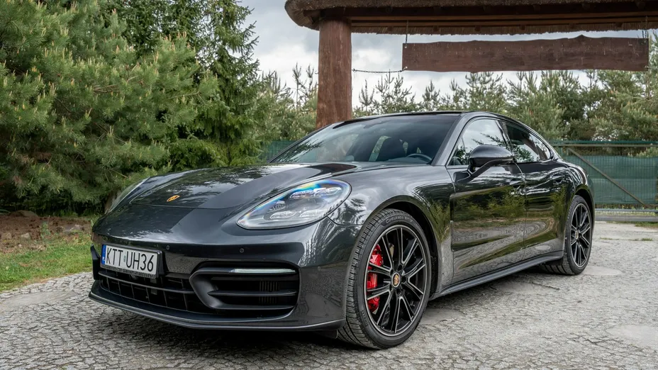 PORSCHE Panamera -