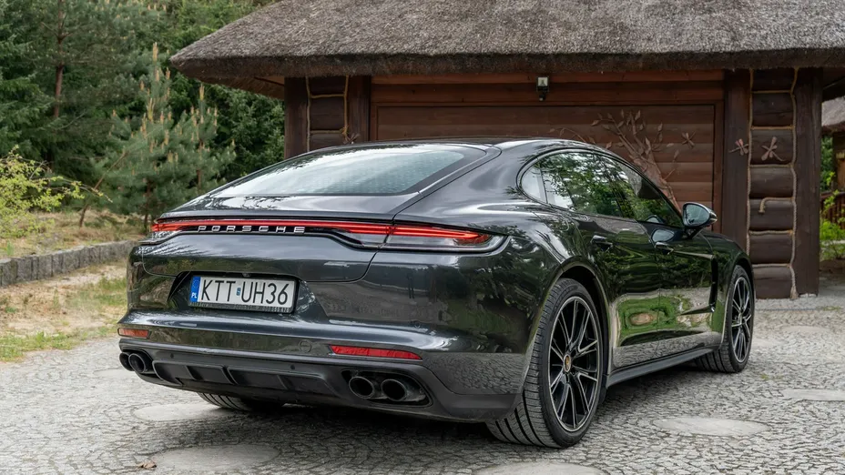 PORSCHE Panamera -