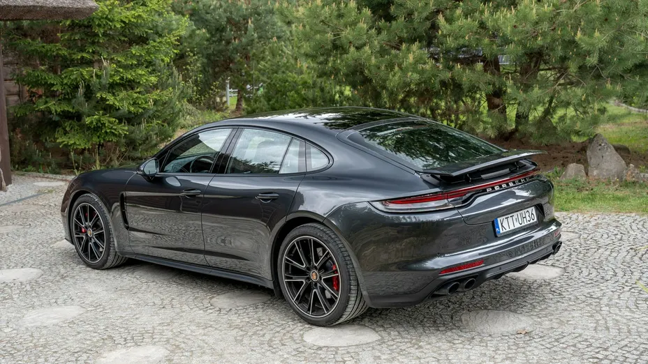 PORSCHE Panamera -